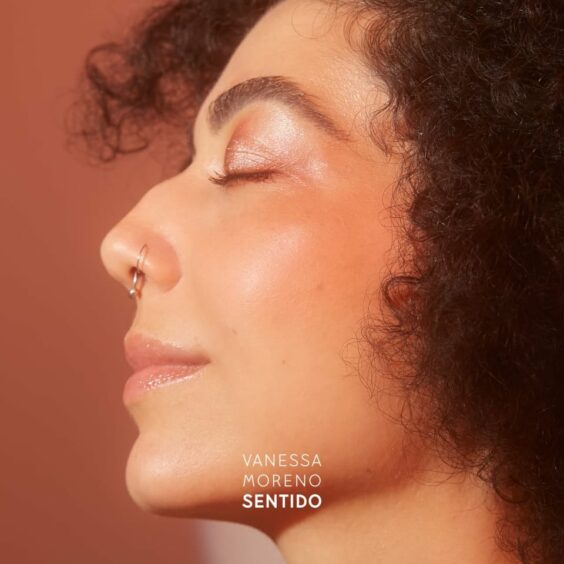 Álbum Sentido, de Vanessa Moreno, traz uma atmosfera do feminino e trata do momento em que vivemos