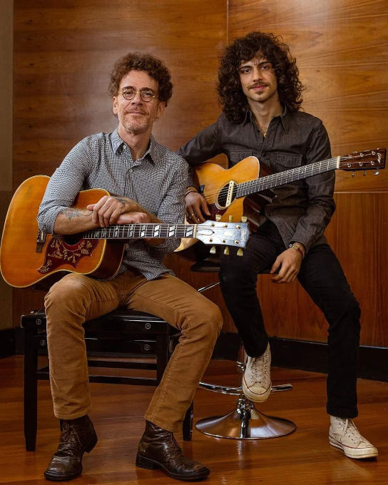 EP Nando e Sebastião traz Nando Reis no formato voz e violão, acompanhado de seu filho, Sebastião Reis