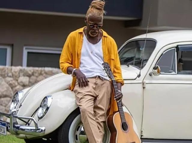 Fusca de Seu Jorge é paixão de Luciano Huck no Domingão