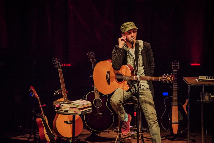 Zeca Baleiro se apresenta com show José, em São Paulo