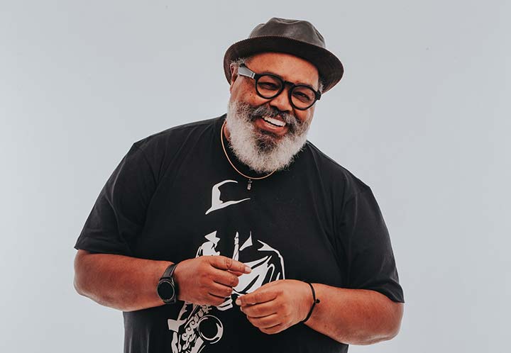 Jorge Aragão faz show na Feira do Mineirinho, em BH