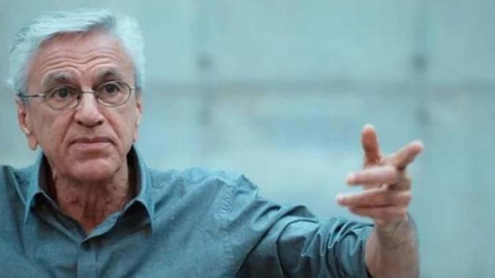 Caetano Veloso lamenta morte de congolês e critica nome de quiosque