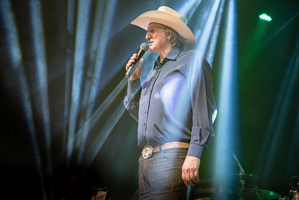 Sérgio Reis canta seus clássicos em show na Grande BH