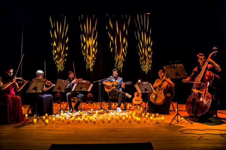 A luz de velas, Grupo DoContra convida trio Amaranto e cantam juntos o perfume da música mineira