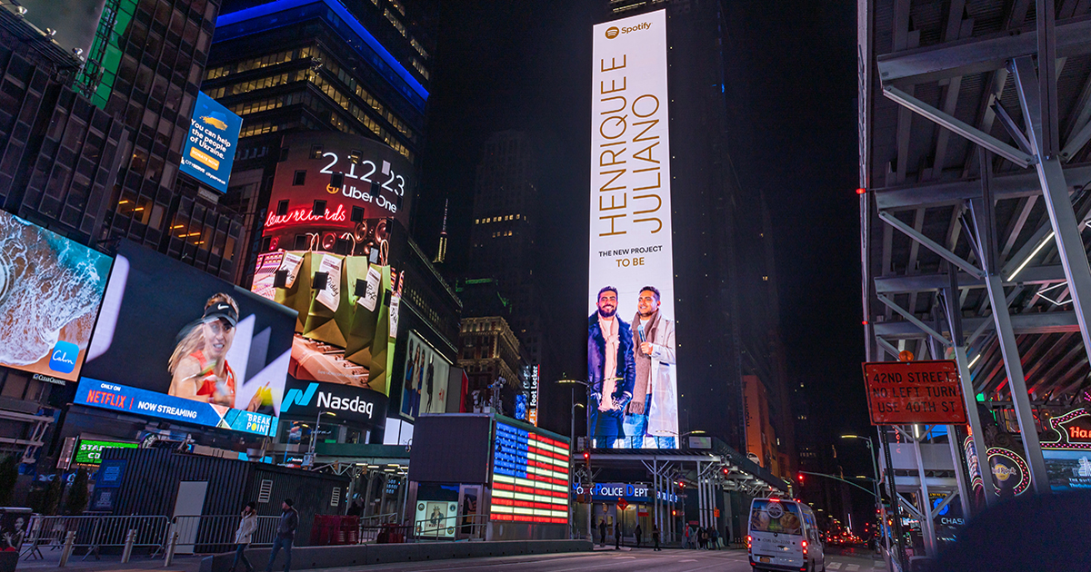 Henrique e Juliano estreiam EP To Be, gravado na Times Square