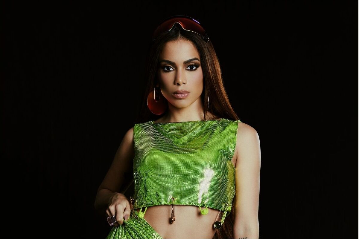 Anitta retorna com grande espetáculo no Carnatal 2023, unindo-se a Alline Rosa para agitar o público!