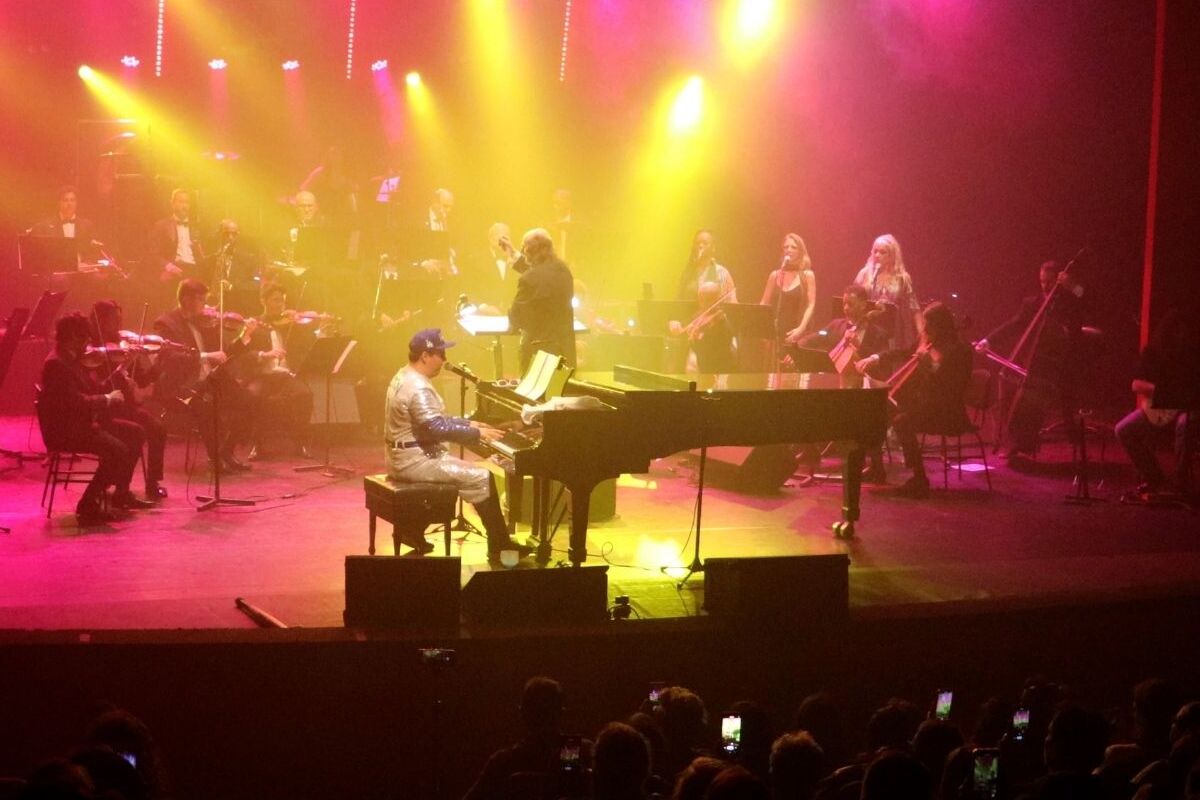 Orquestra Sinfônica de Santa Catarina Presta Homenagem Musical a Elton John